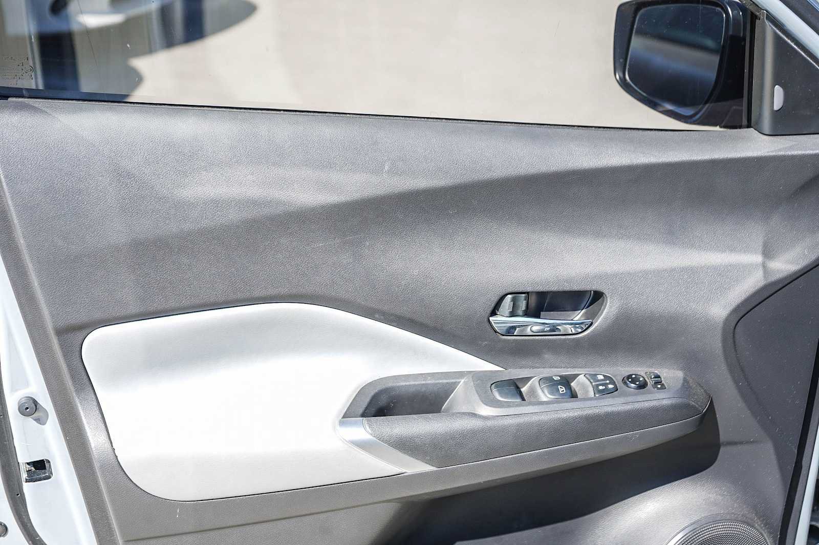 Used 2023 Nissan Kicks SR w/ SR Premium Package FWD image 17