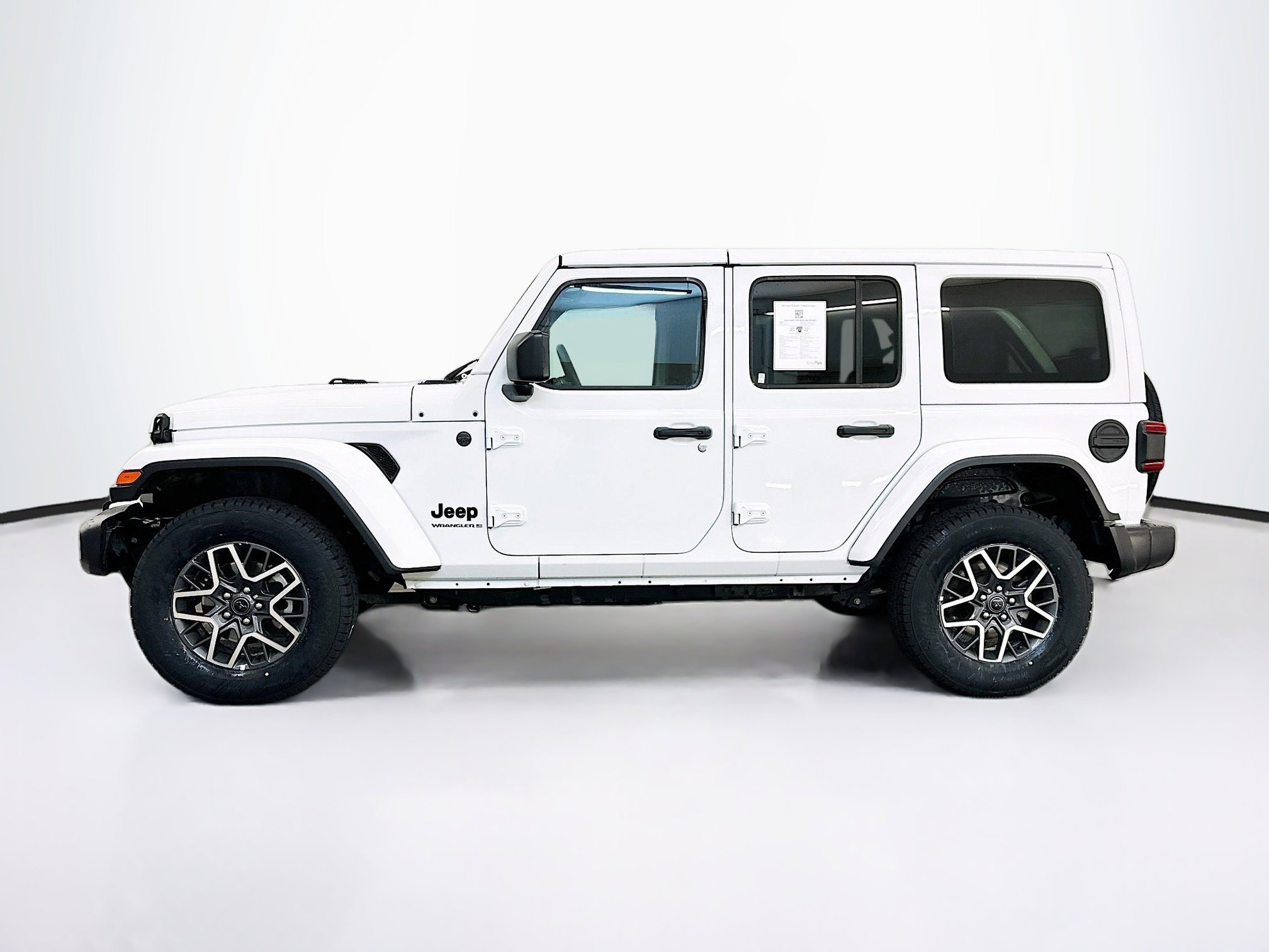 Used 2025 Jeep Wrangler Sahara image 4