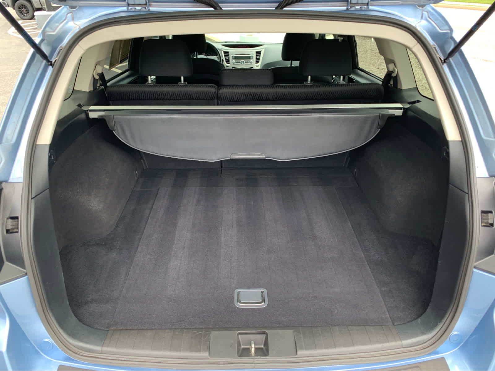 Used 2010 Subaru Outback 2.5i Premium AWD/4WD image 6