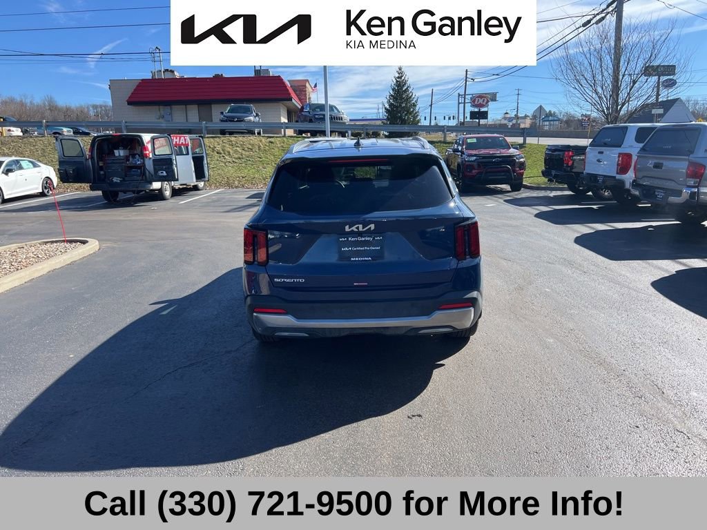 Certified 2025 Kia Sorento S FWD image 13