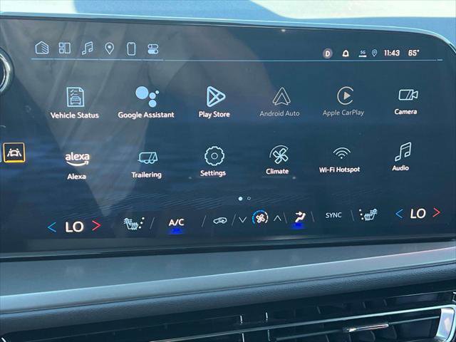 Used 2025 Chevrolet Traverse LT image 32