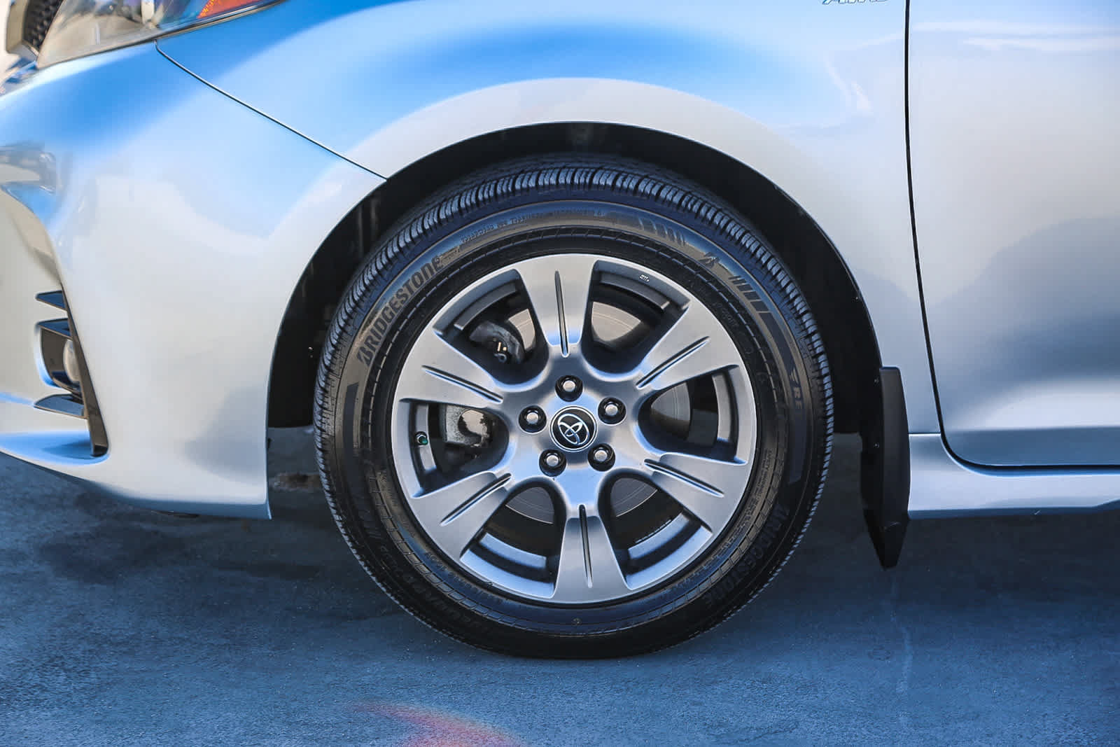 Certified 2019 Toyota Sienna SE w/ SE Preferred Package AWD/4WD image 10