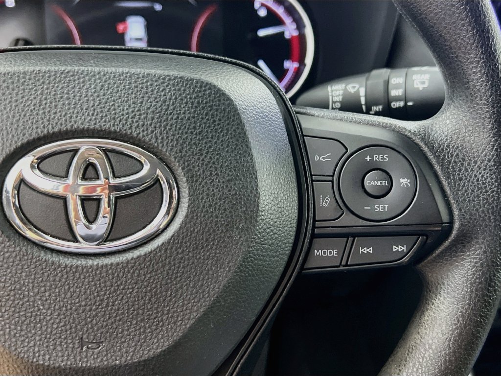 Used 2025 Toyota RAV4 XLE FWD image 17