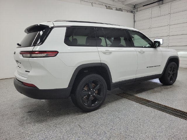 Used 2023 Jeep Grand Cherokee L Limited w/ Black Appearance Package AWD/4WD image 3
