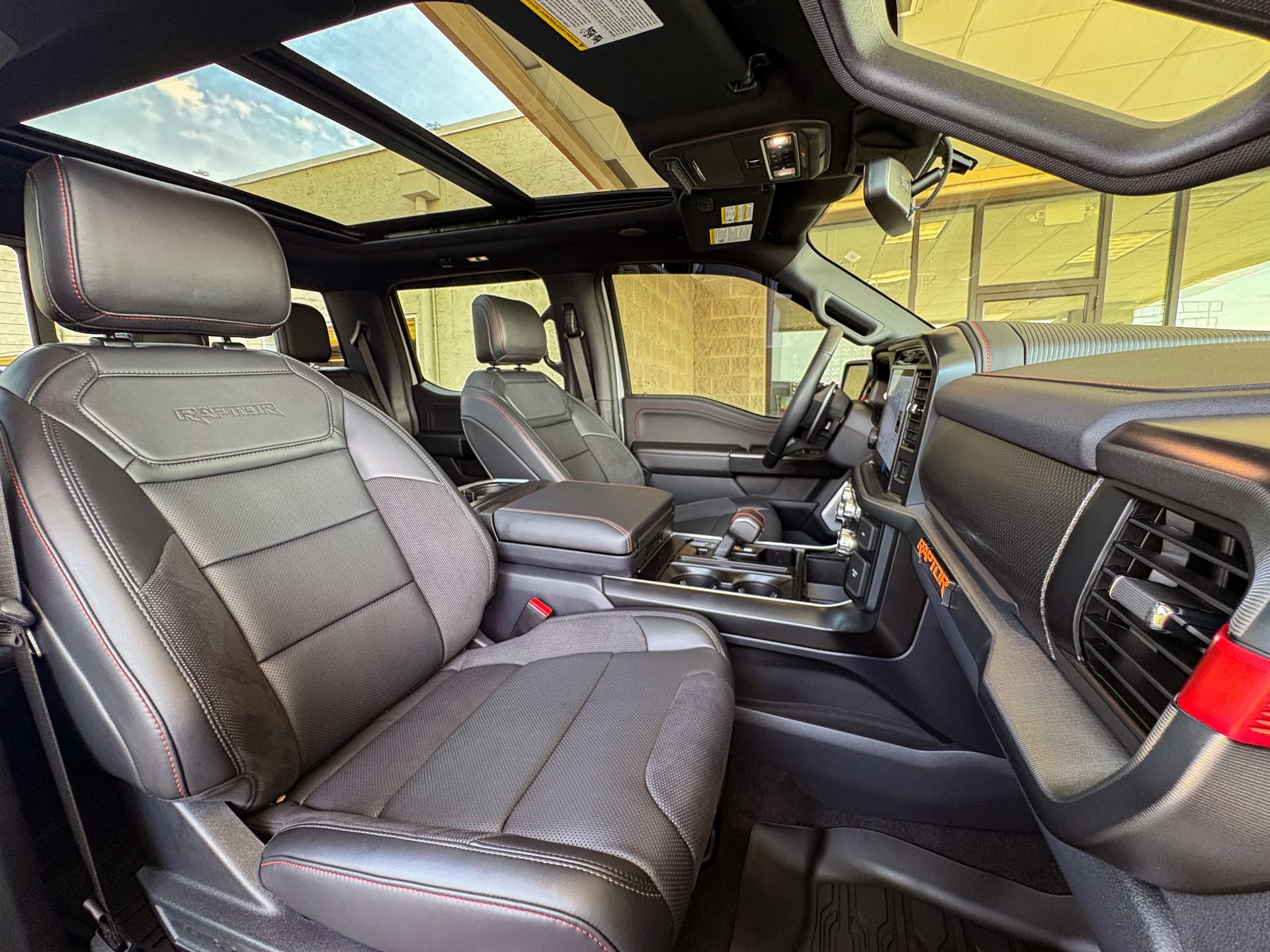 Used 2025 Ford F150 Raptor AWD/4WD image 31