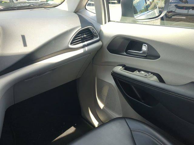 Certified 2023 Chrysler Pacifica Touring-L FWD image 21