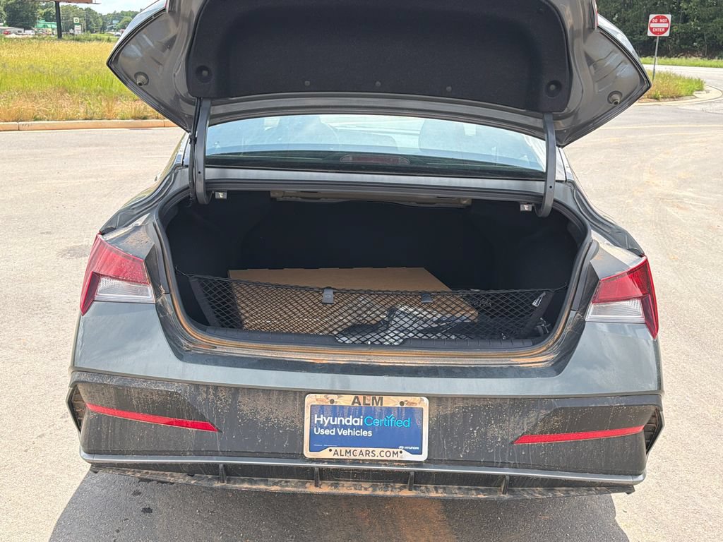Certified 2025 Hyundai Elantra Sport FWD image 18