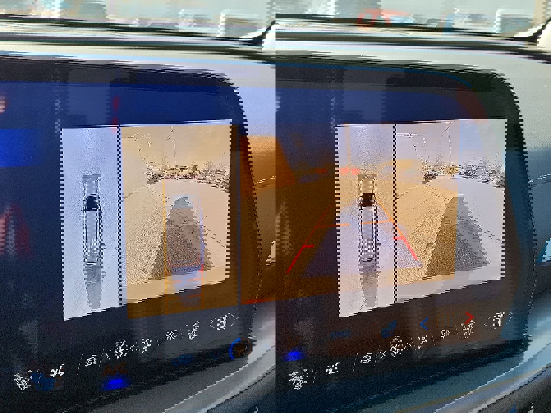 Used 2024 Chevrolet Traverse LT image 18