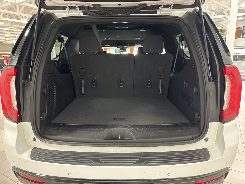 Used 2023 GMC Yukon XL SLE AWD/4WD image 5