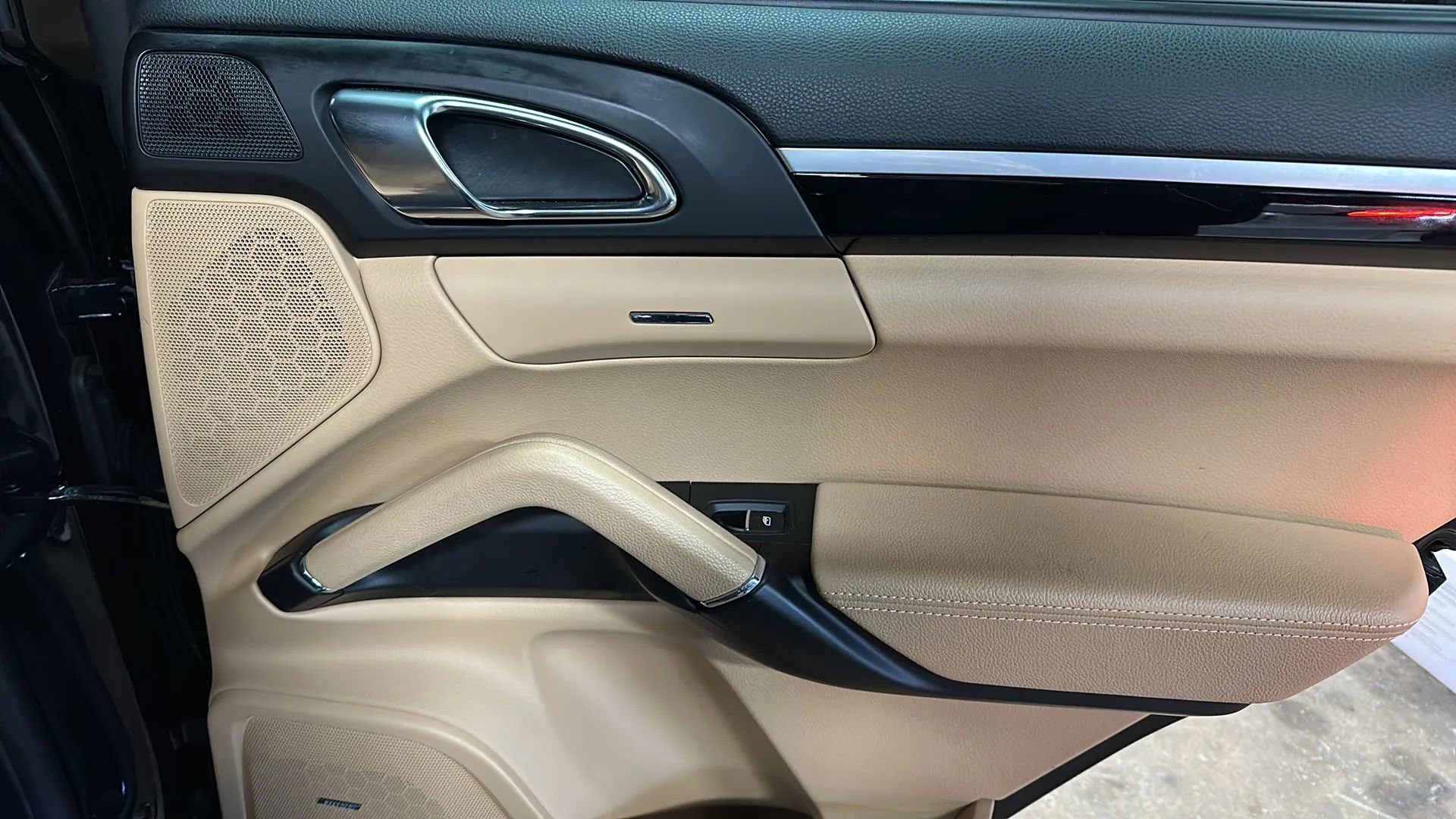 Used 2017 Porsche Cayenne S image 16