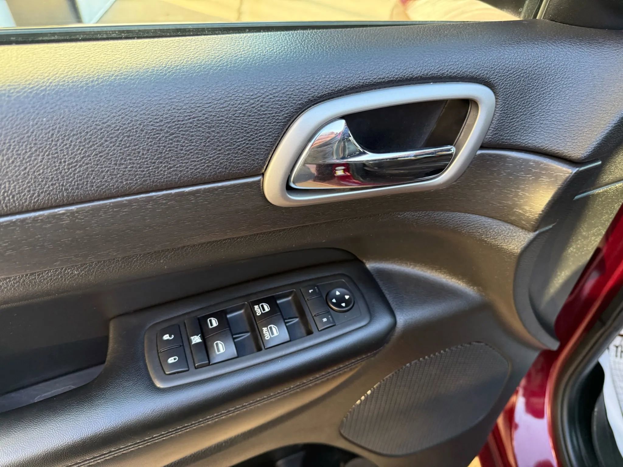 Used 2018 Jeep Grand Cherokee Altitude image 18