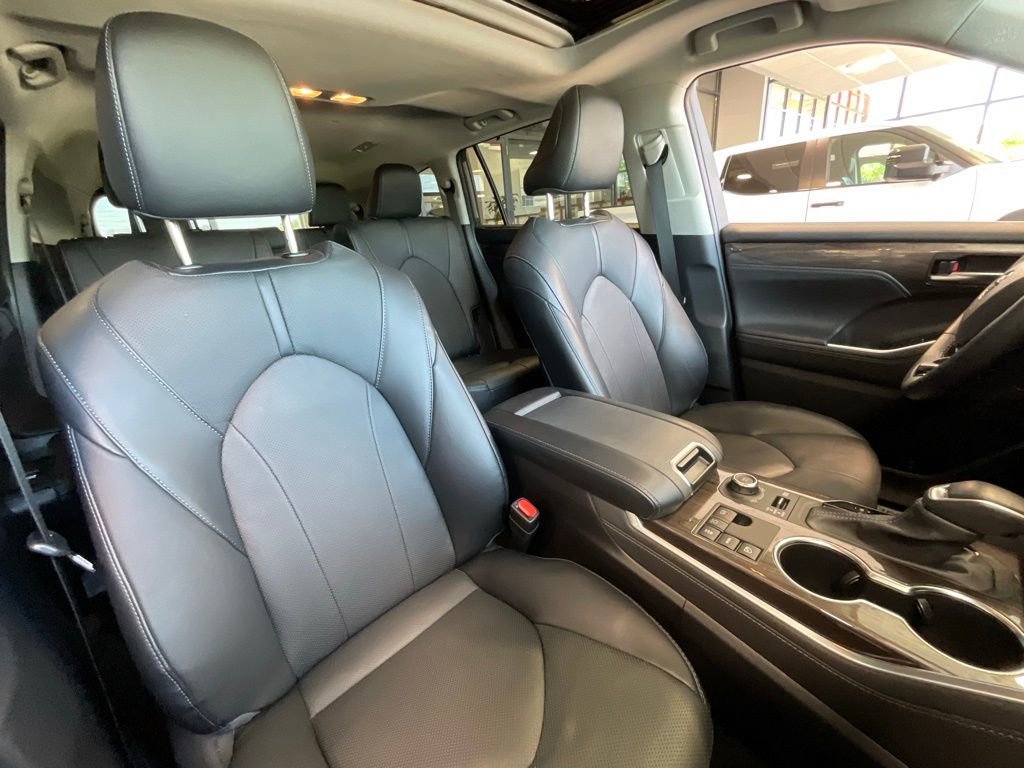 Used 2023 Toyota Highlander Limited AWD/4WD image 18