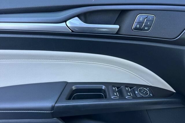 Certified 2017 Ford Fusion Titanium FWD image 11