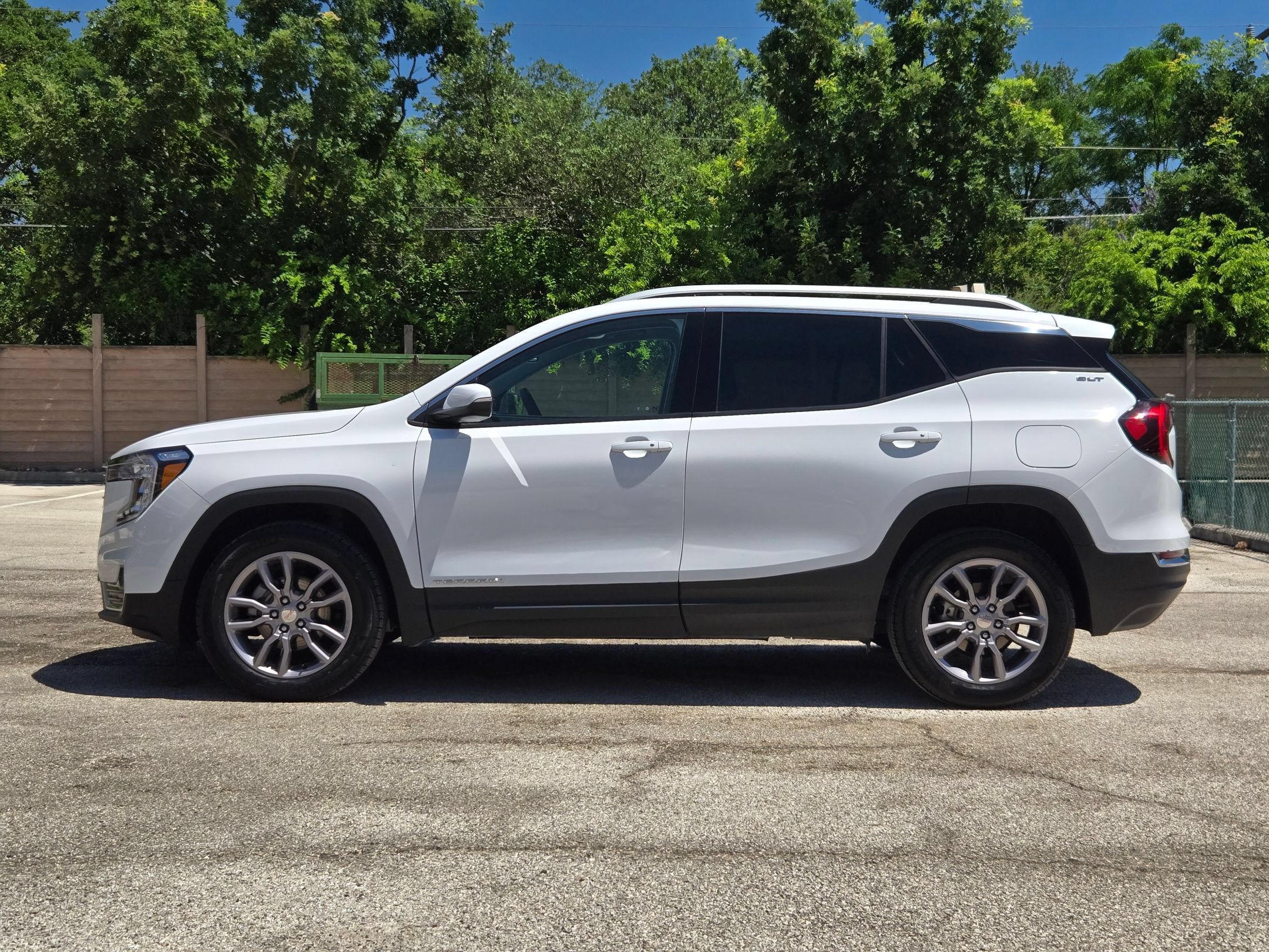 Used 2024 GMC Terrain SLT AWD/4WD image 7