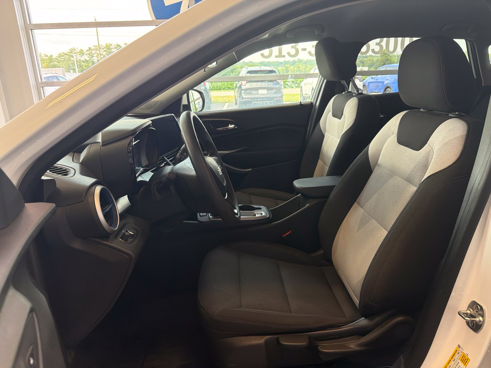 Used 2024 Chevrolet Trax LS w/ LS Convenience Package FWD image 12