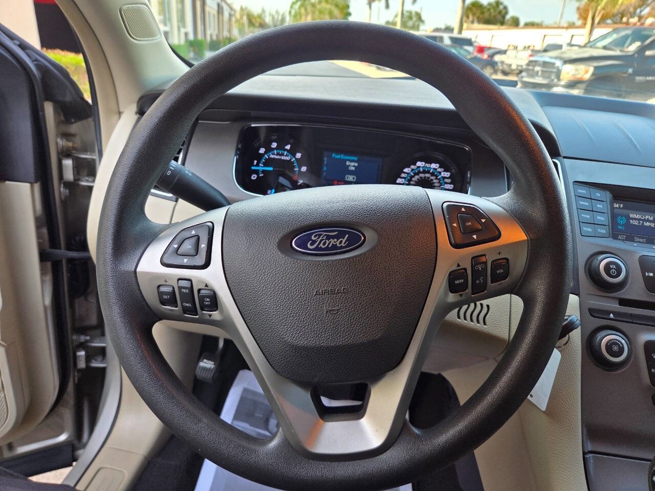 Used 2018 Ford Taurus SE FWD image 11