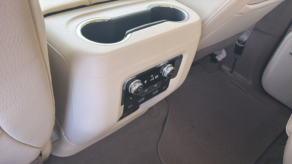 Used 2023 GMC Yukon XL Denali AWD/4WD image 22