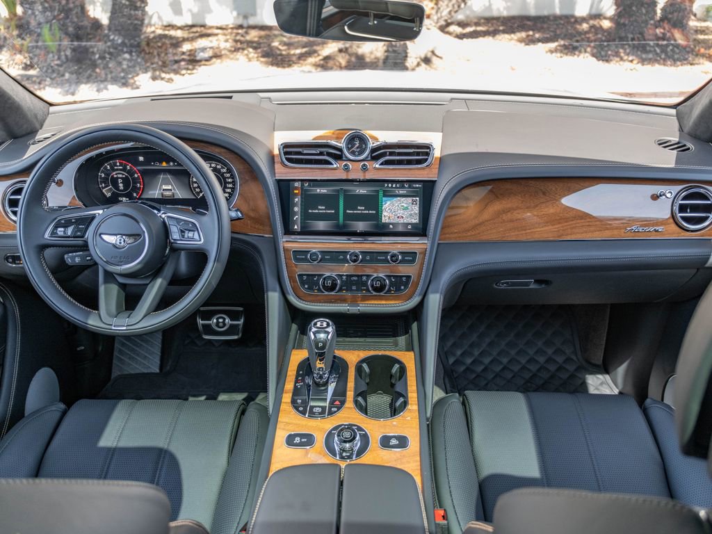 Used 2024 Bentley Bentayga image 5