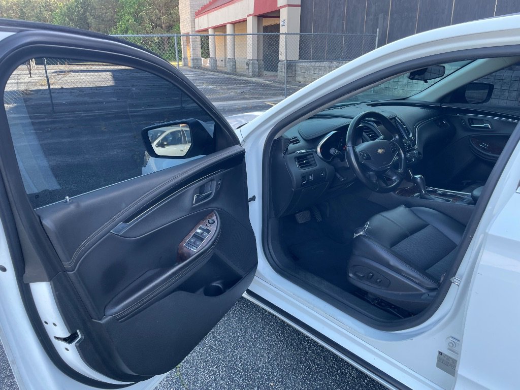 Used 2015 Chevrolet Impala LT FWD image 12