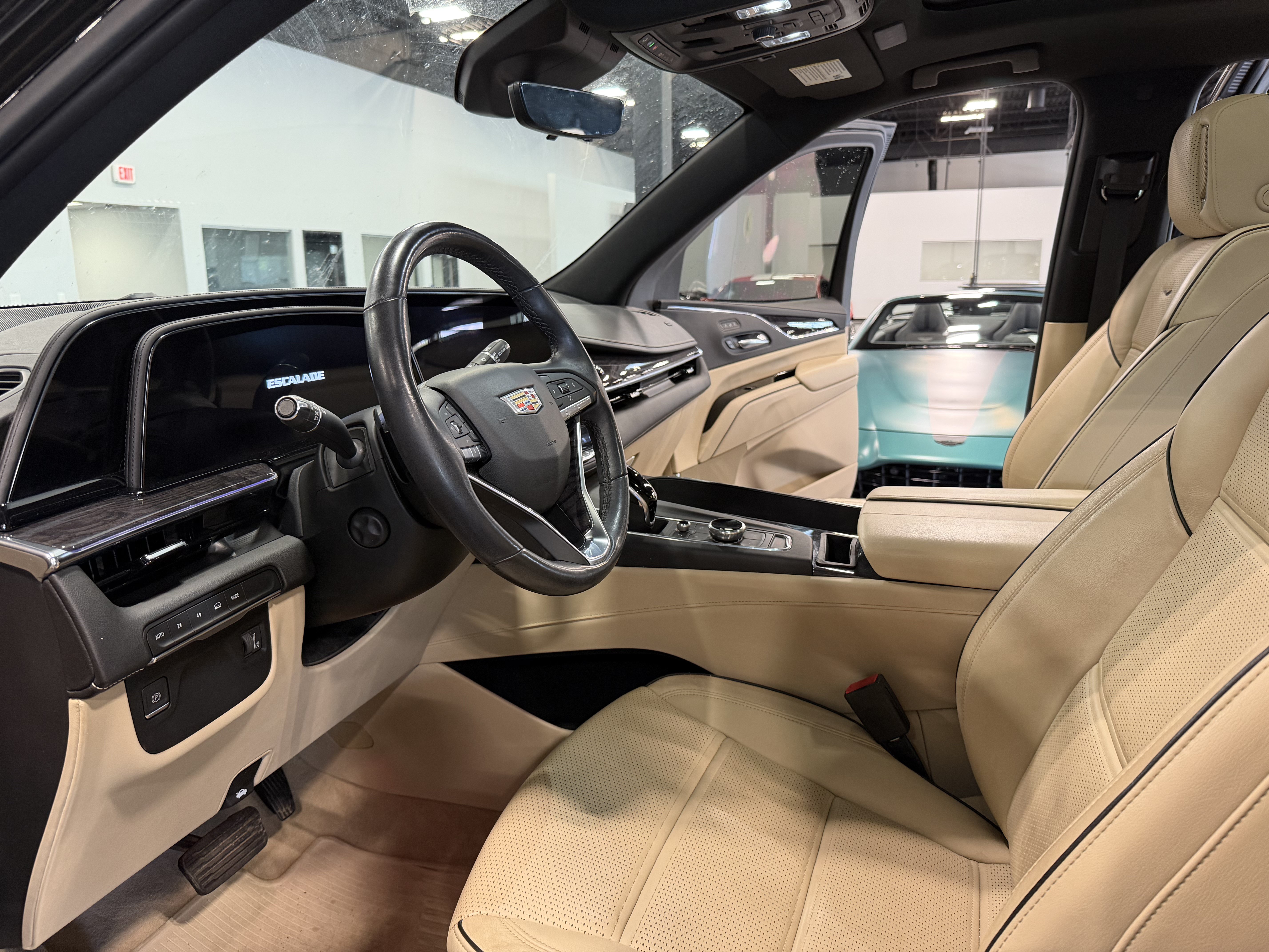 Used 2021 Cadillac Escalade Premium Luxury AWD/4WD image 5
