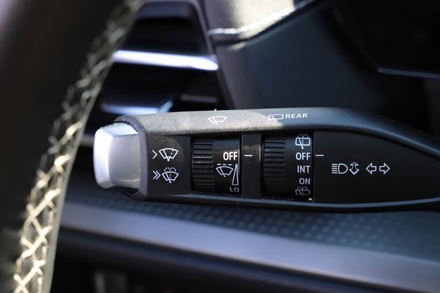 Used 2025 Chevrolet Traverse LT image 36