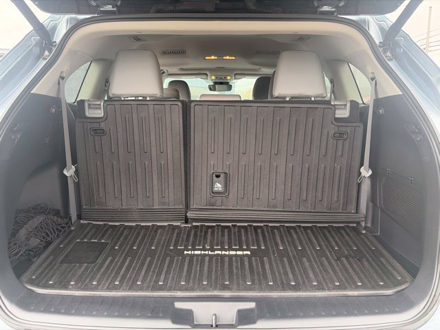 Used 2024 Toyota Highlander XLE AWD/4WD image 13