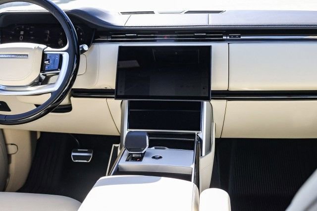 New 2025 Land Rover Range Rover SE image 15