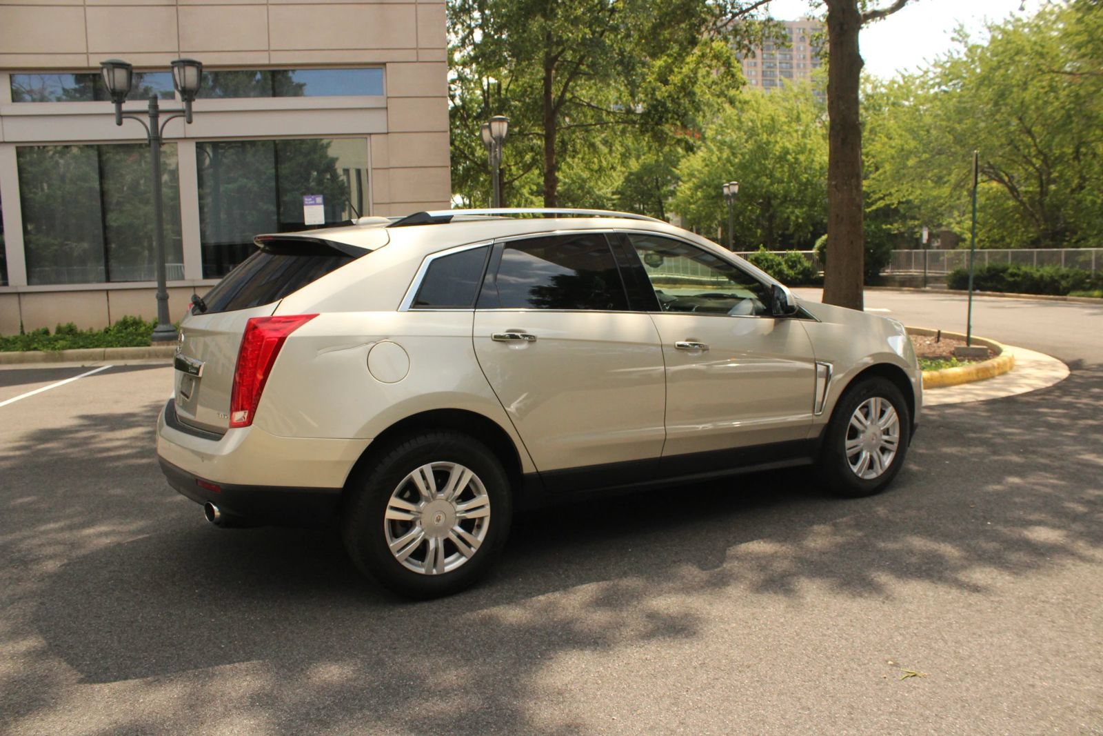 Used 2015 Cadillac SRX Luxury w/ Driver Awareness Package AWD/4WD image 7