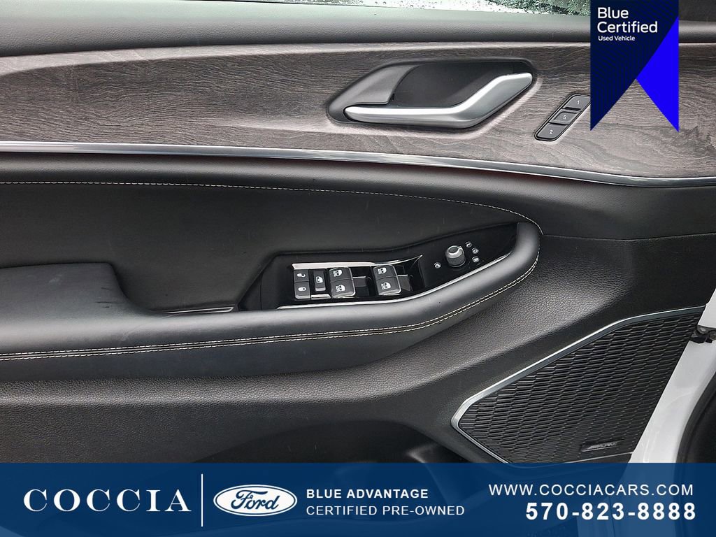 Used 2024 Jeep Grand Cherokee Overland w/ Trailer Tow Package image 12