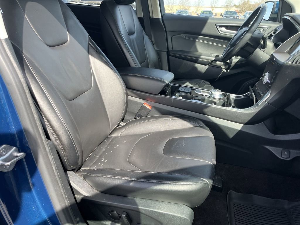 Used 2020 Ford Edge Titanium image 28
