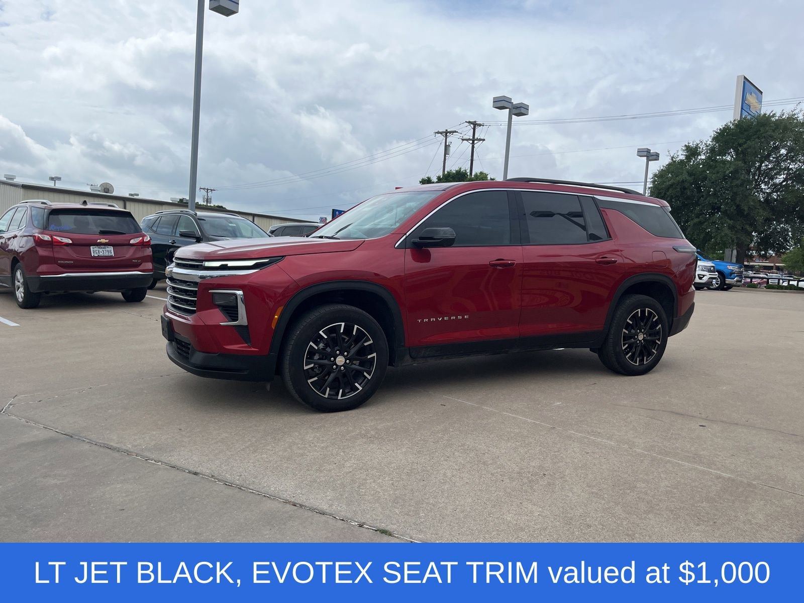 Used 2025 Chevrolet Traverse LT w/ Sun and Wheel Package image 4