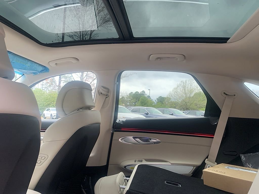 Used 2026 Genesis GV70 2.5T Select image 16