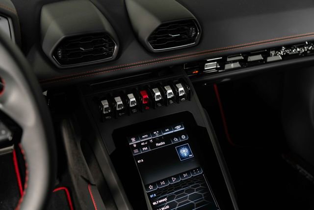 Used 2022 Lamborghini Huracan EVO image 19