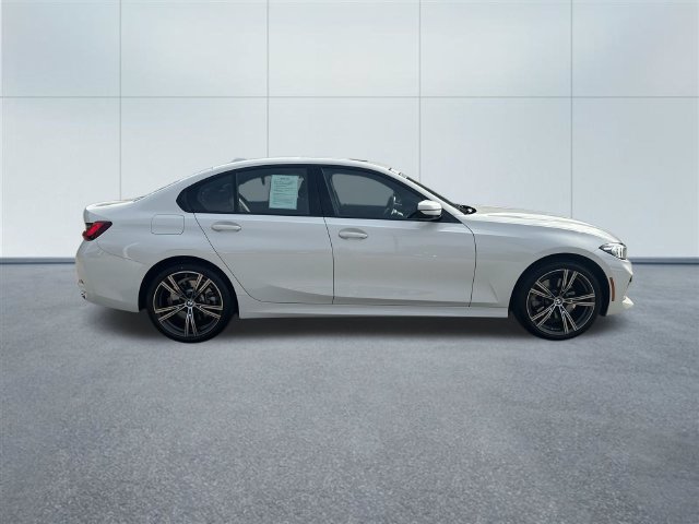 Certified 2023 BMW 330i xDrive Sedan w/ Premium Package AWD/4WD image 17