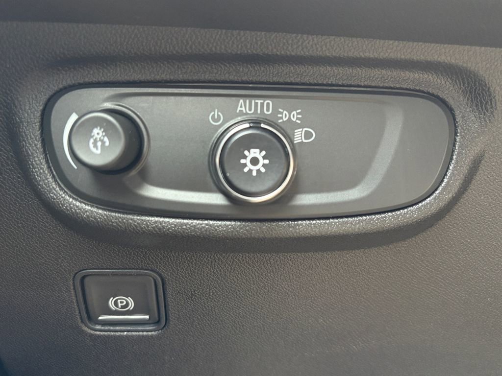 Used 2024 GMC Terrain SLE image 4