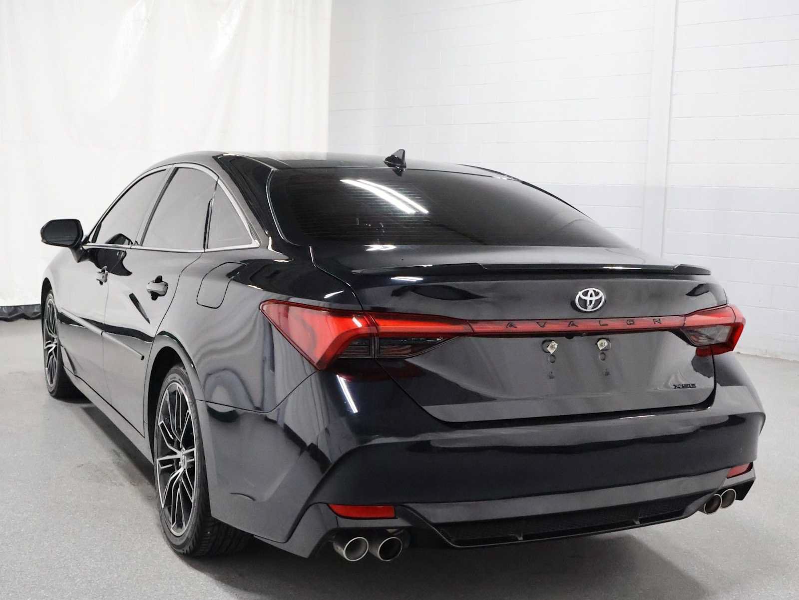Used 2019 Toyota Avalon XSE w/ Protection Package FWD image 3