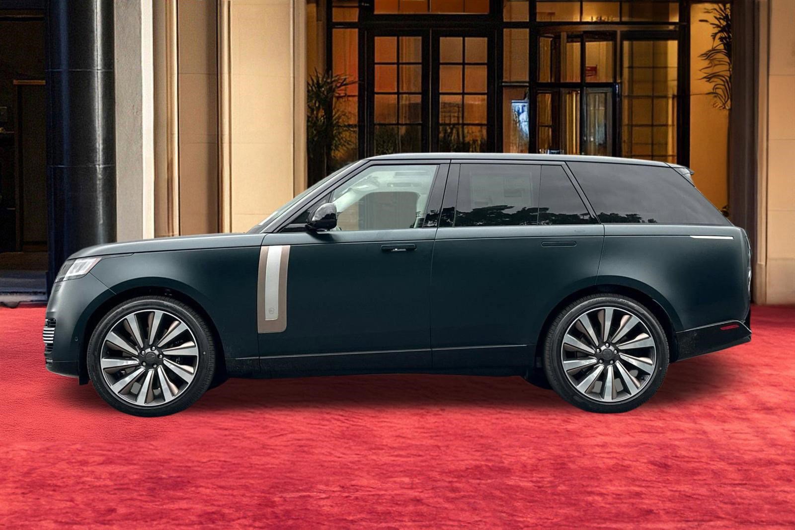 New 2026 Land Rover Range Rover SV image 2