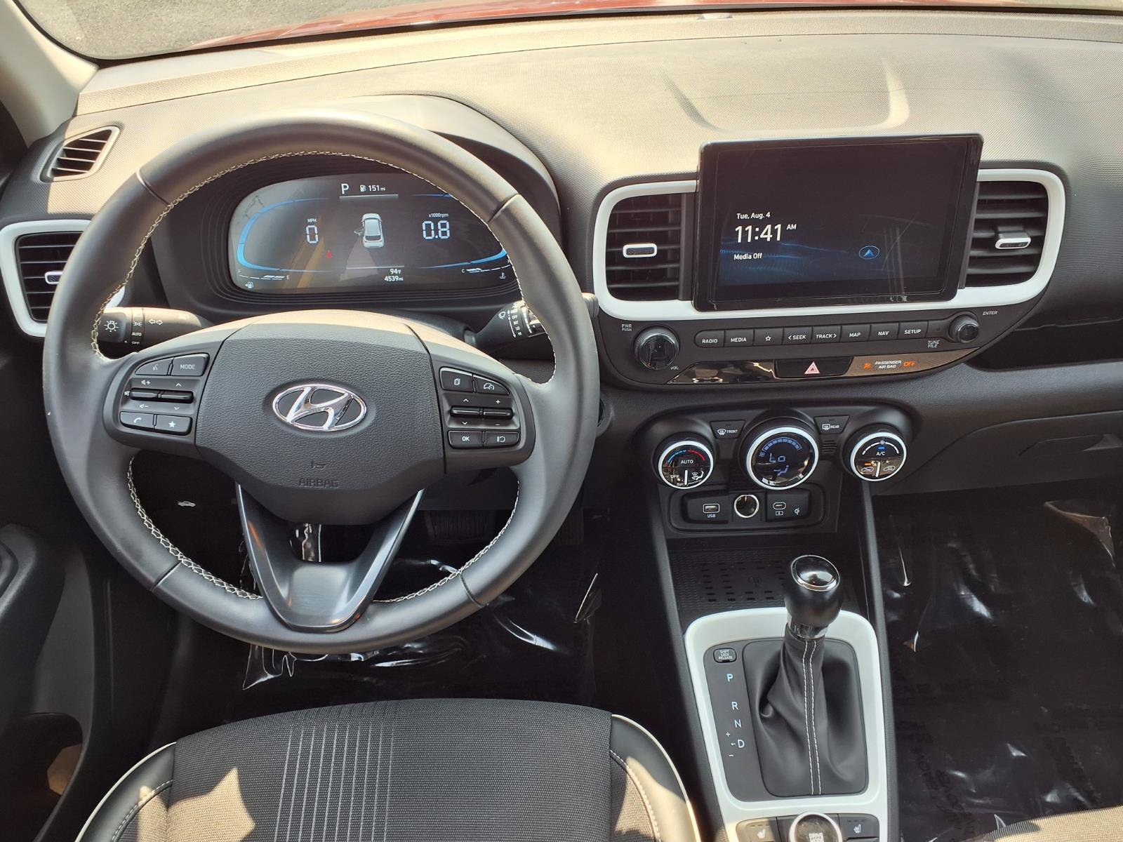 Certified 2025 Hyundai Venue Limited FWD image 11