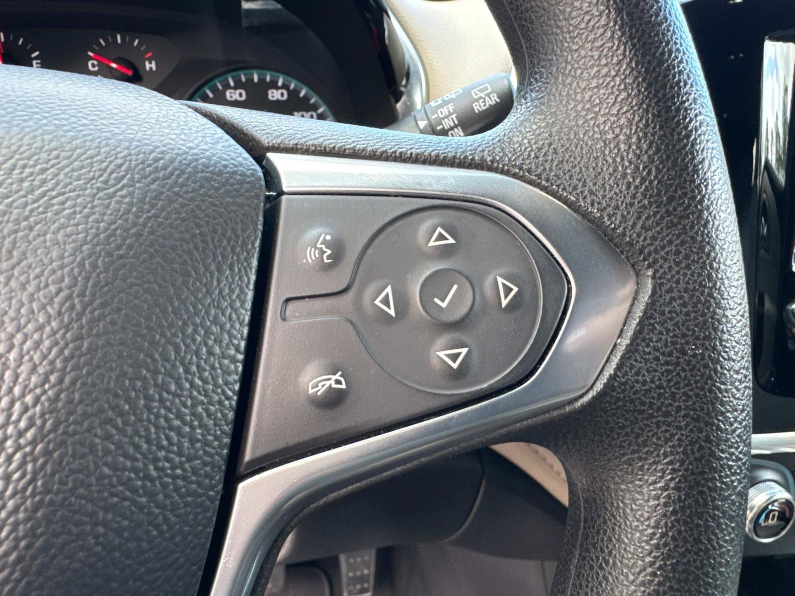 Used 2023 Chevrolet Traverse LS image 30