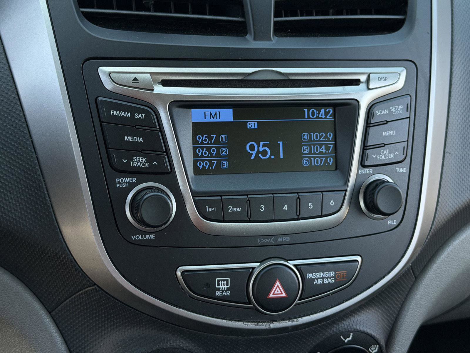 Used 2017 Hyundai Accent SE FWD image 11