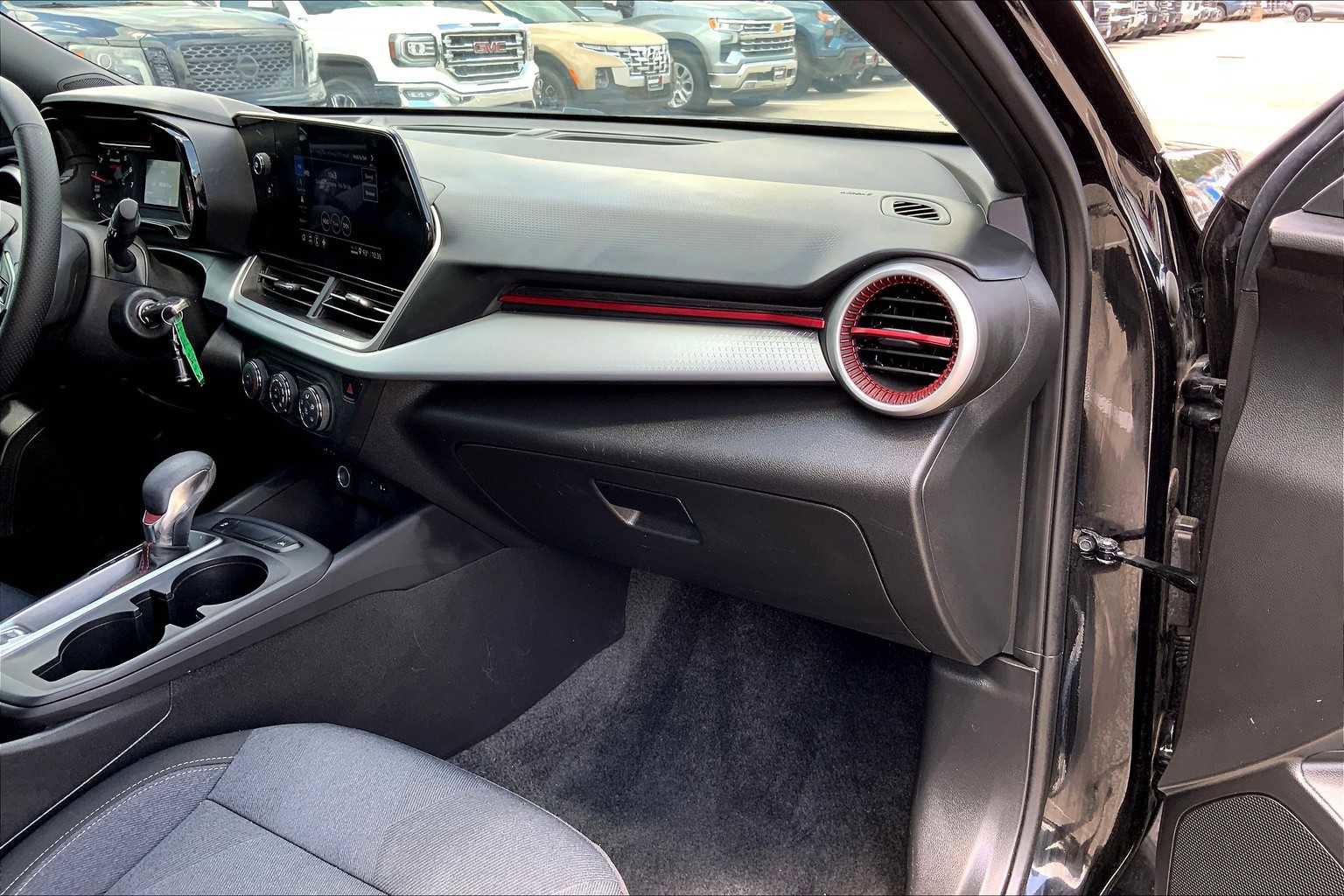 Certified 2024 Chevrolet Trax RS image 17