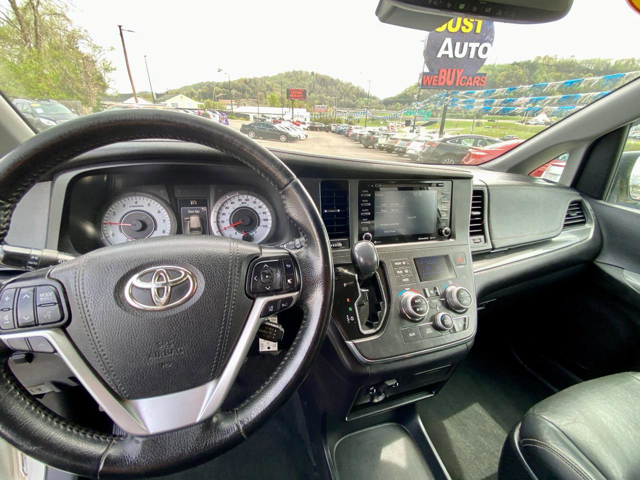 Used 2019 Toyota Sienna SE FWD image 25