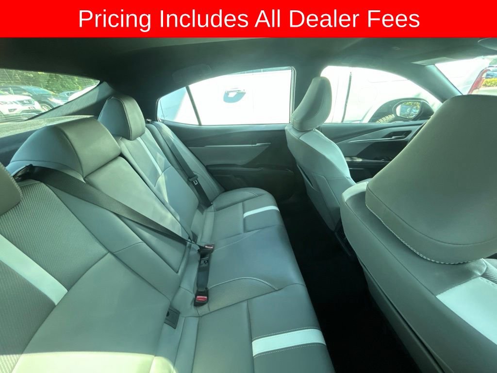 Used 2026 Toyota Camry SE w/ Convenience Package FWD image 4
