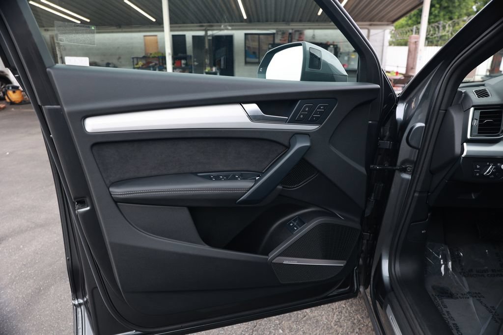 Used 2024 Audi Q5 e Prestige w/ Prestige Package AWD/4WD image 17
