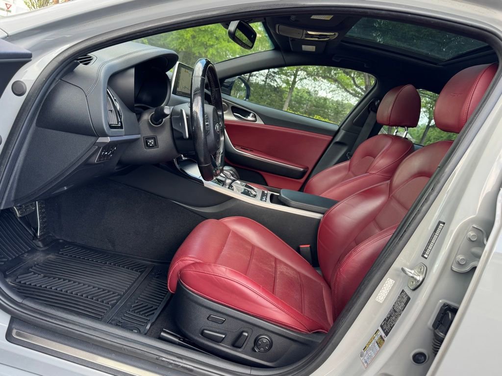 Used 2018 Kia Stinger GT2 AWD/4WD image 16