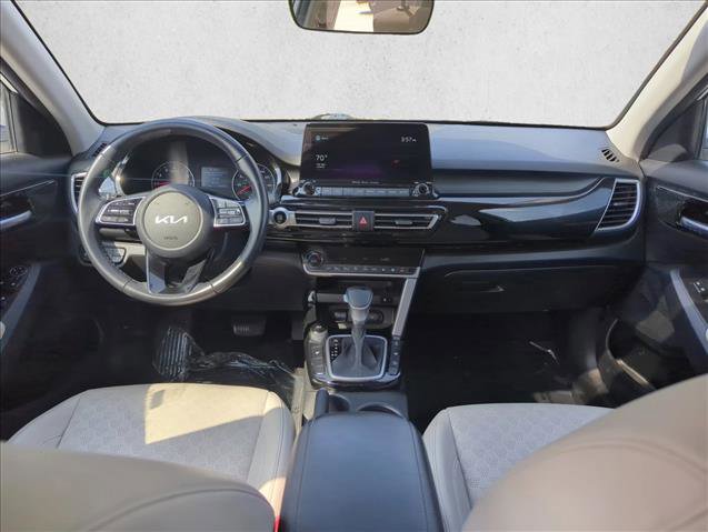 Used 2022 Kia Seltos EX image 20