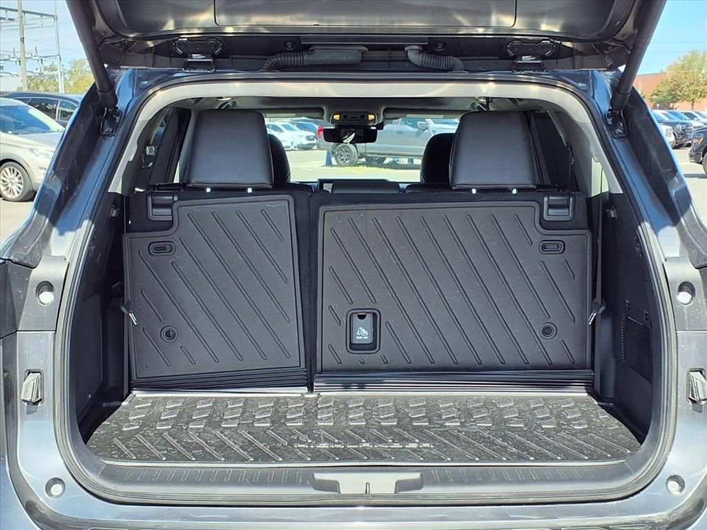 Used 2025 Toyota Highlander Platinum image 19