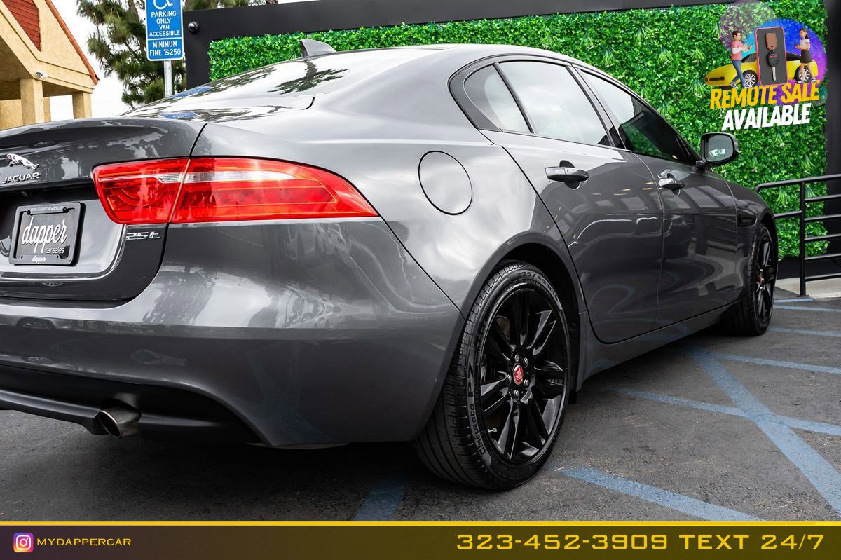 Used 2019 Jaguar XE Prestige image 7