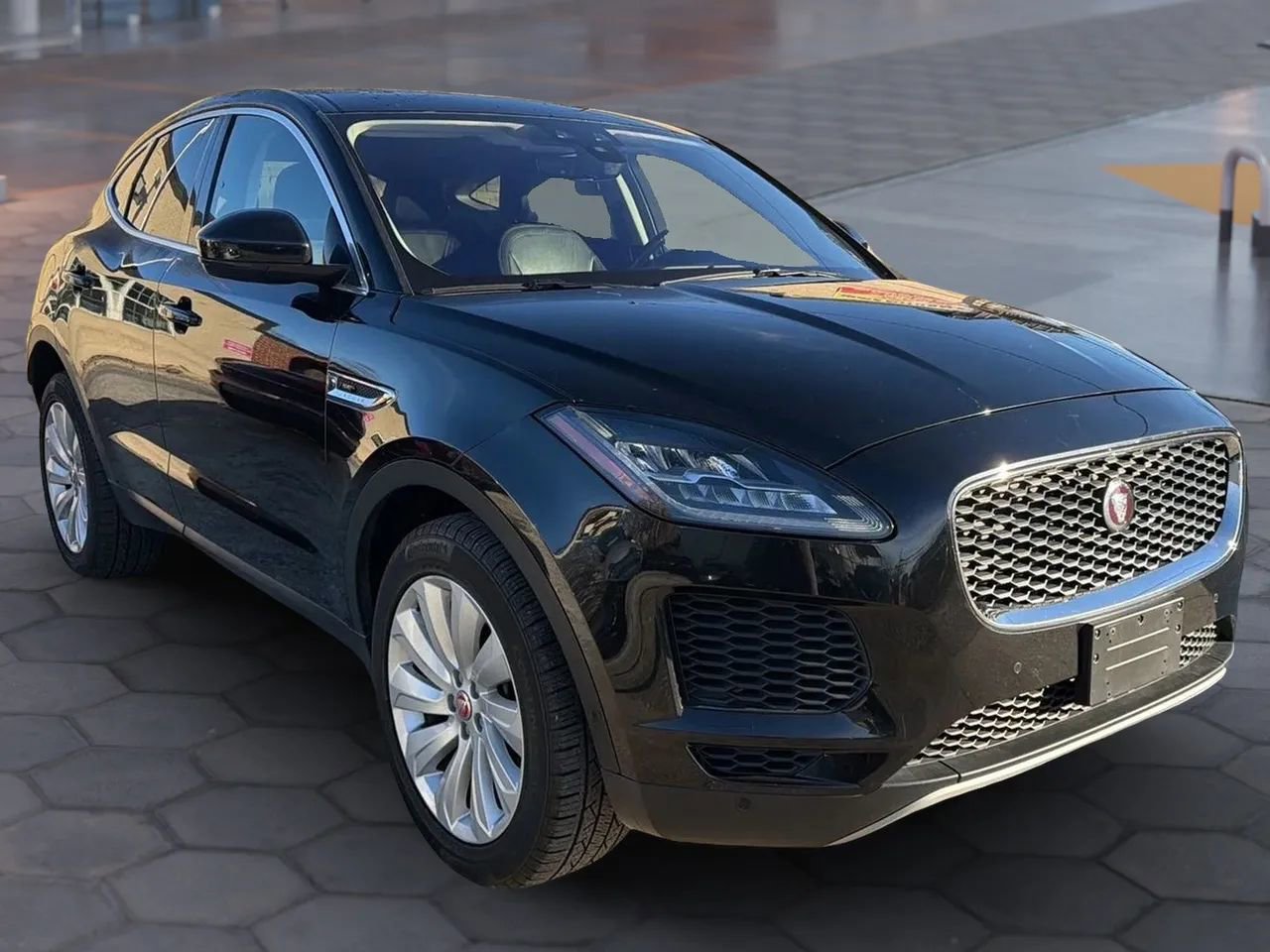 Used 2018 Jaguar E-PACE SE image 18
