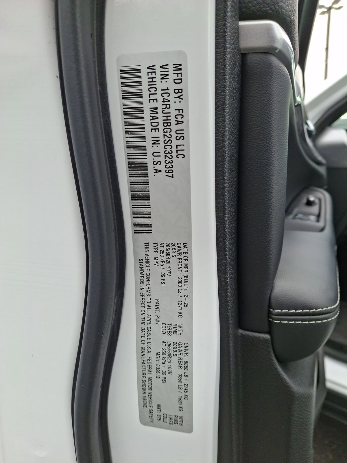 Used 2025 Jeep Grand Cherokee Limited w/ Black Appearance Package AWD/4WD image 31